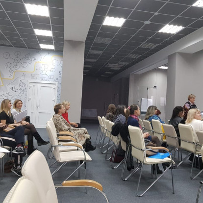 Фотогалерея - Лучшими бизнес-практиками в направлении женского предпринимательства поделились с представителями бизнеса Ставропольского края