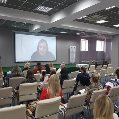 Фотогалерея - Лучшими бизнес-практиками в направлении женского предпринимательства поделились с представителями бизнеса Ставропольского края
